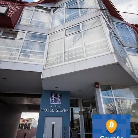 Hotel Silver โอซีเยก ภายนอก รูปภาพ