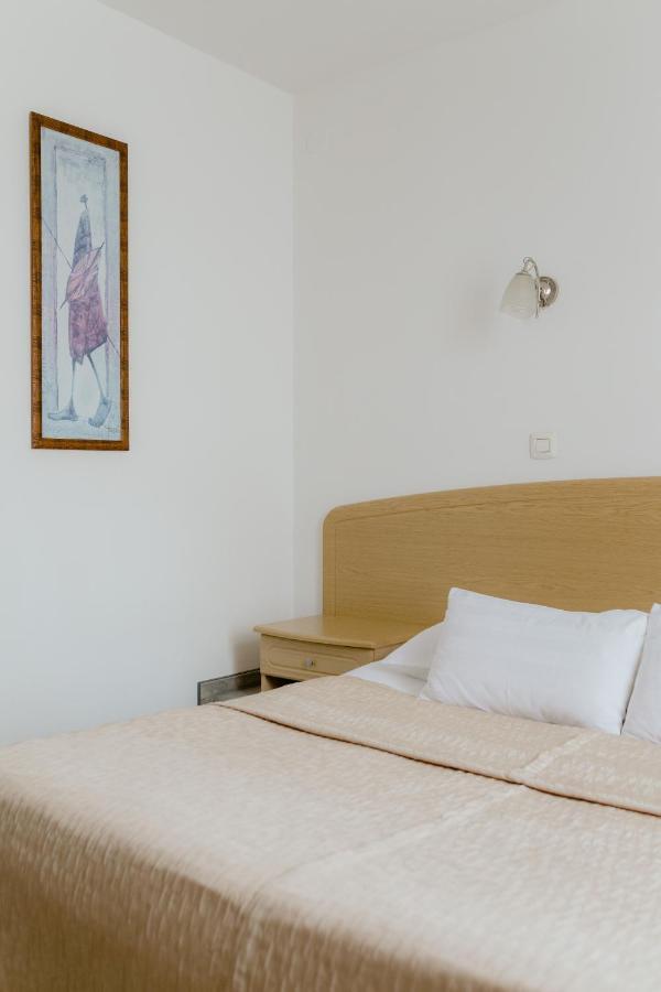 Hotel Silver โอซีเยก ภายนอก รูปภาพ