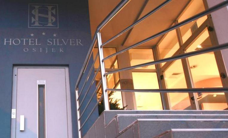 Hotel Silver โอซีเยก ภายนอก รูปภาพ