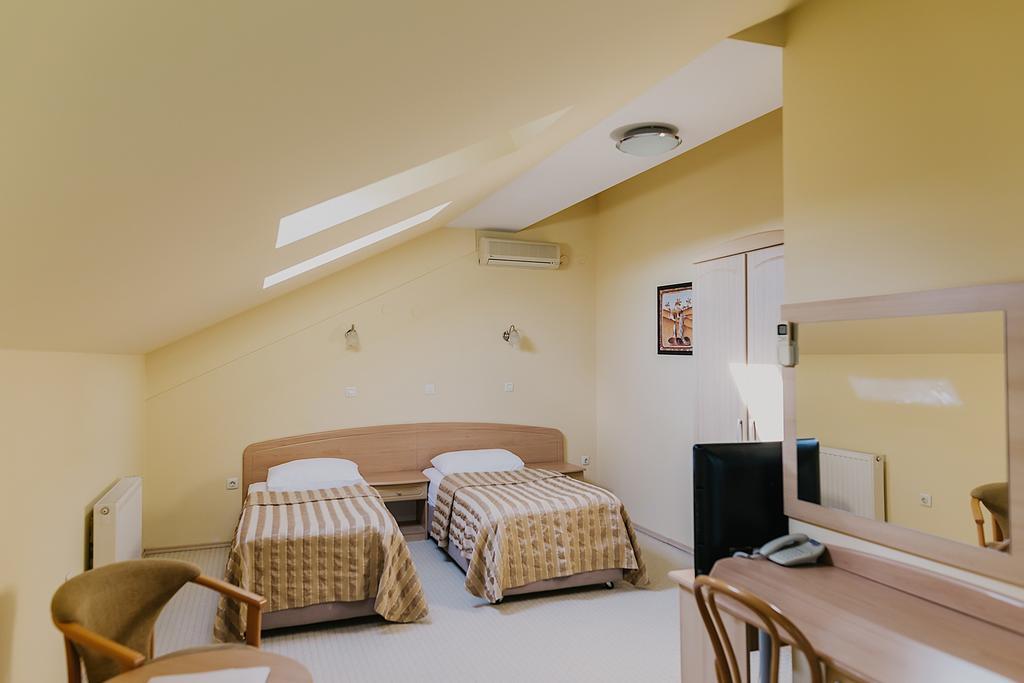 Hotel Silver โอซีเยก ห้อง รูปภาพ