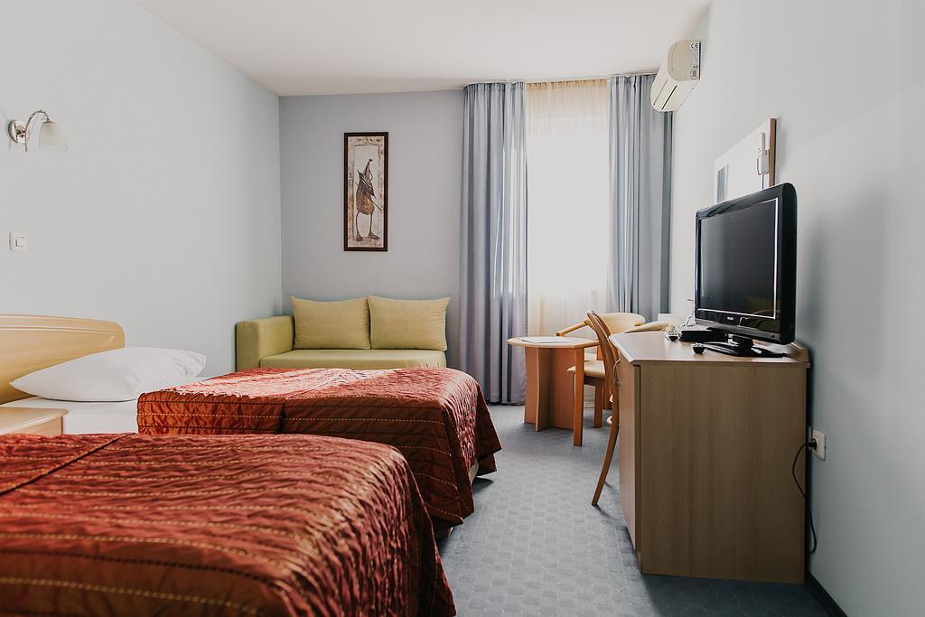 Hotel Silver โอซีเยก ภายนอก รูปภาพ