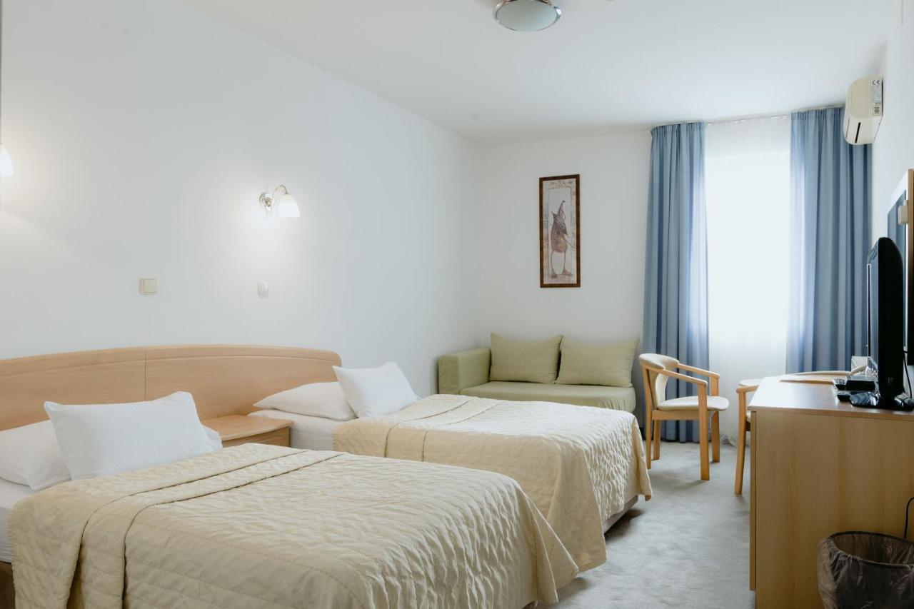 Hotel Silver โอซีเยก ภายนอก รูปภาพ