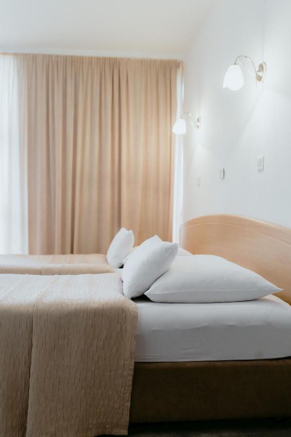 Hotel Silver โอซีเยก ภายนอก รูปภาพ